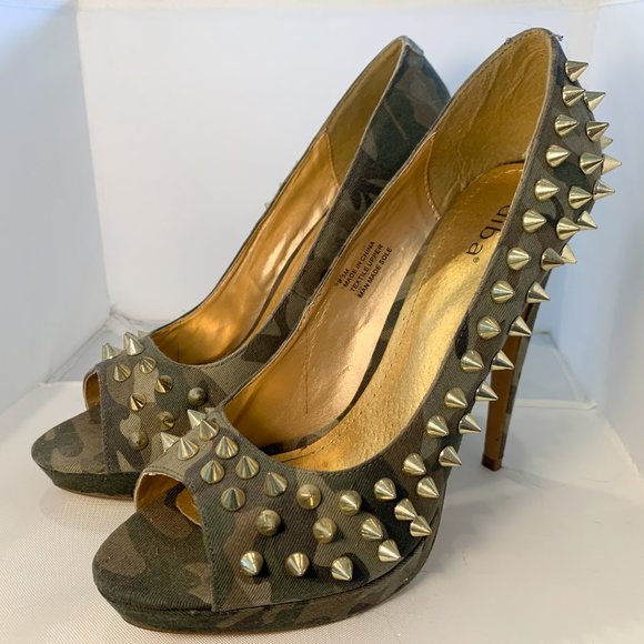 Heels - Picture 1 of 3